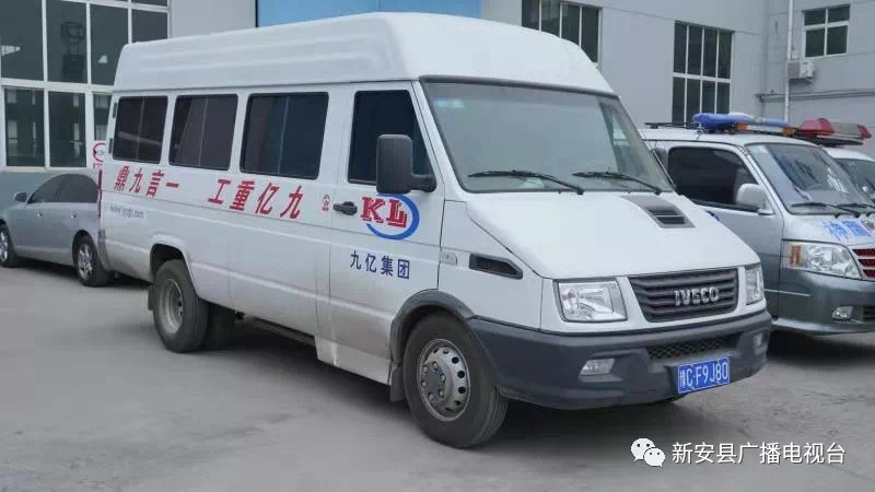 為神鷹救援隊(duì)捐贈(zèng)車(chē)輛.JPG